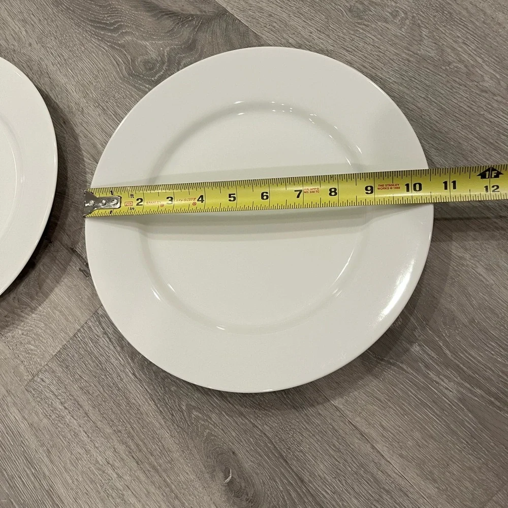 🍽️ Two Crate&Barrel 10.5 inch white dinner plates 🍽️